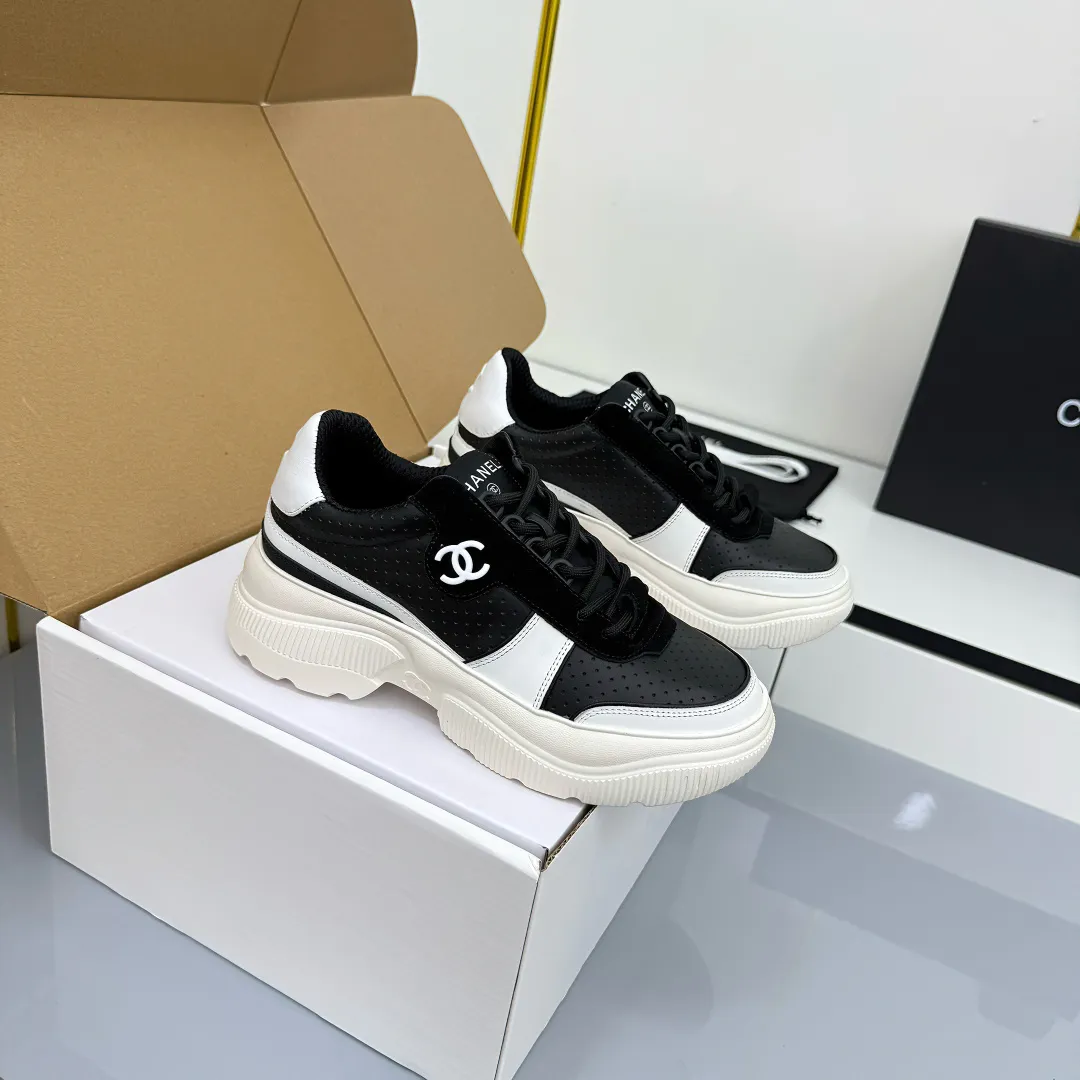 👟👟Ex-factory price 620👟👟 Chanel bread shoes ~ original calfskin panda shoes Chanel 25C latest hot style panda black and white sports shoes casual sneakers Xiaoxiang hot item classic black and white panda color coco girls must pay Fabric: original custom mixed sheepskin lining: original imported breathable mesh lining outsole: Original molded rubber + TPU combination Size: Women's 35-41